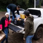 Funcionários do restaurante Casa do Morro realizam a confecção e distribuição de marmitas (Foto: Divulgação)